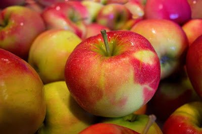 Apples: The 50 Healthiest Foods on the Planet