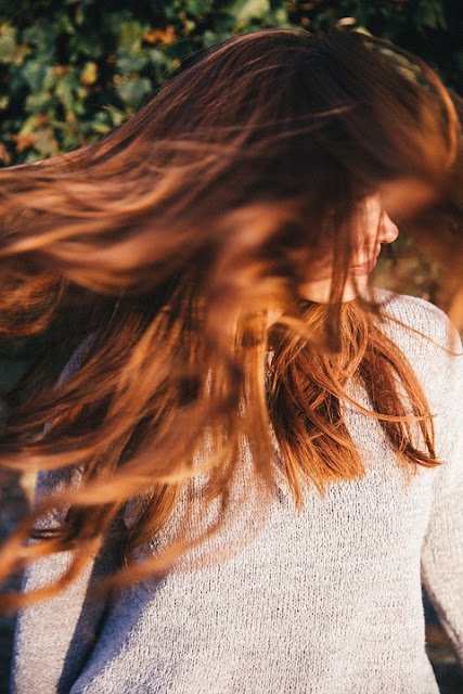 10 Natural Ways To Get Rid Of Dandruff Fast & Easy Solutions
