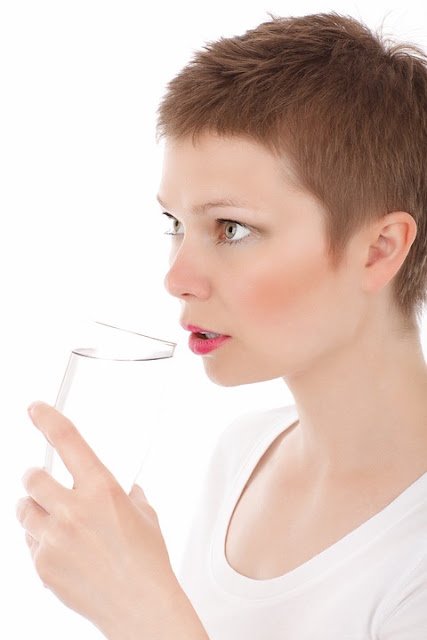 6 Reasons To Drink Warm Water On An Empty Stomach