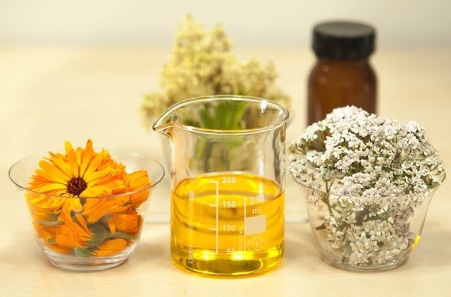 9 Powerful Essential Oils that Clear Acne Fast