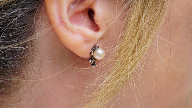 How To Get Water Out Of Your Ears: 10 Easy Ways
