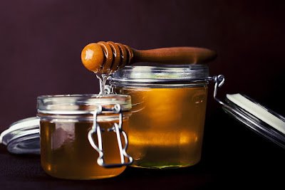 How to Keep Your Skin Soft and Smooth With Honey: 7 Remedies