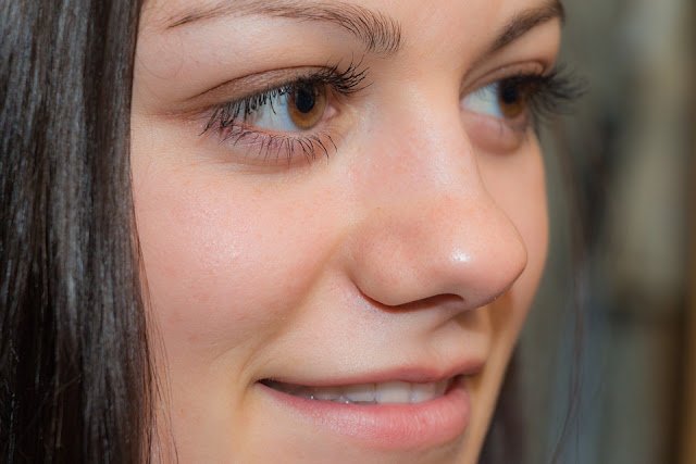 10 Ways to Grow Longer Eyelashes Fast Naturally in 15 Days!
