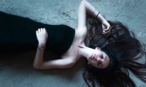10 Best Remedies to Get Thicker Hair Naturally