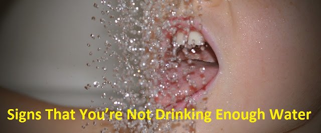 9 Signs That You’re Not Drinking Enough Water